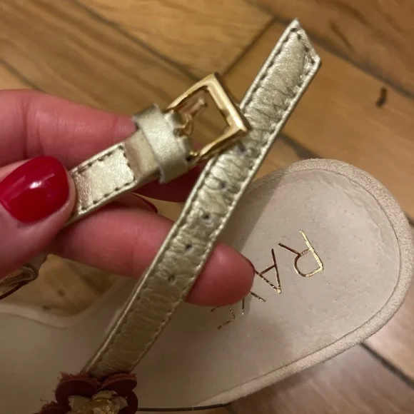 New never worn. Very beautiful with short dress or with business style . - Picture 7 of 8